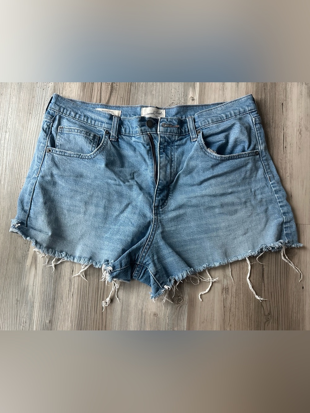 Universal Thread Denim Cutoff Shorts Women’s 14R High Rise Frayed Hem Light Wash